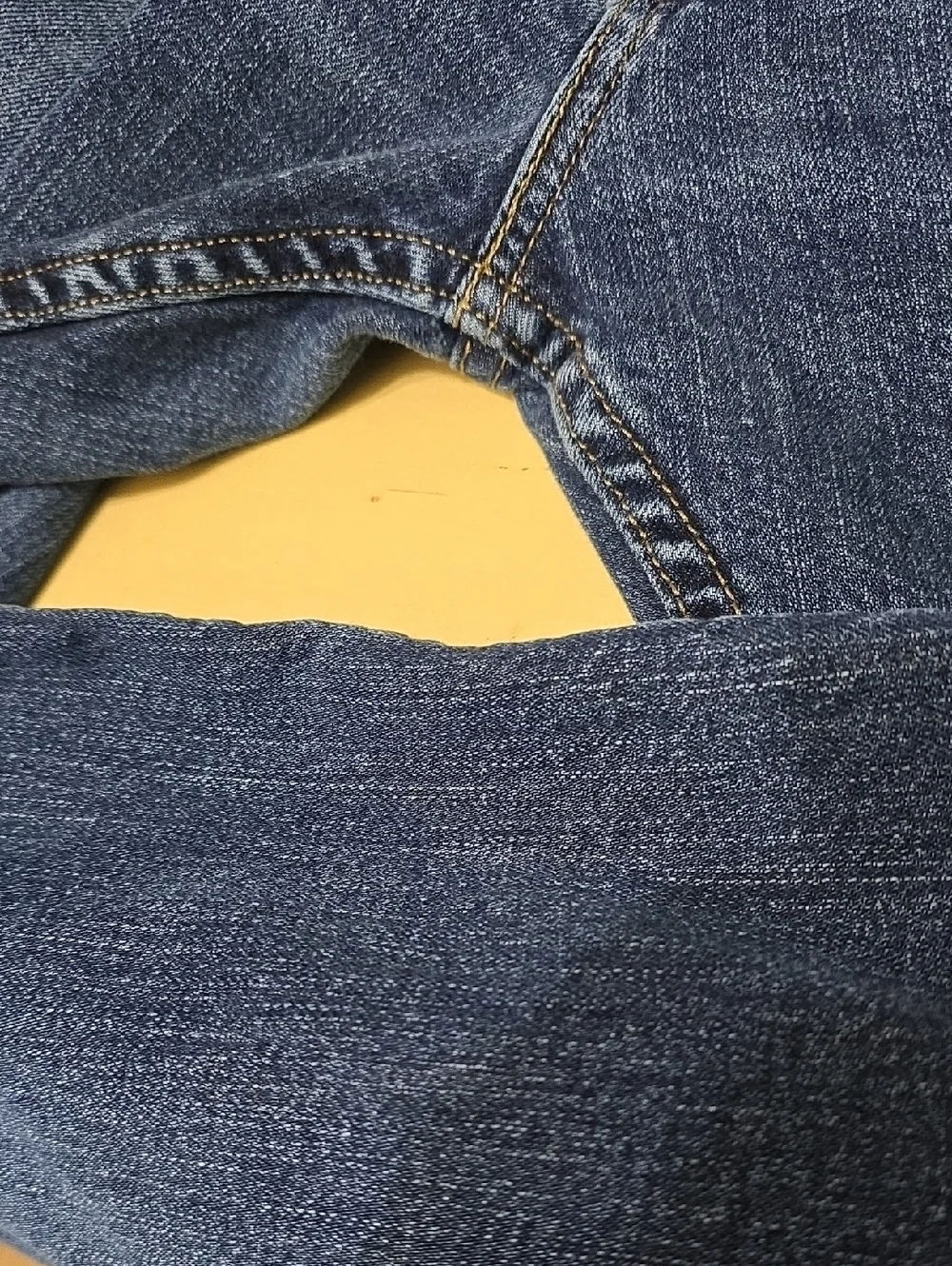 Levi's 505 Jeans Mens‎ Size 38 Blue Classic Denim Worn-in Casual Roomier Thigh